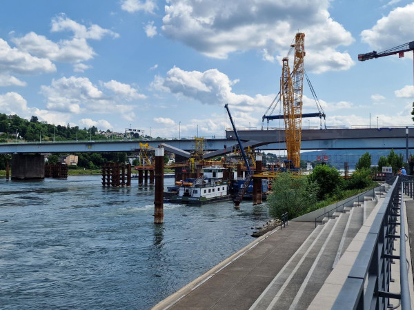 Der Neubau der Pfaffendorfer Brücke in Koblenz nimmt Gestalt an.