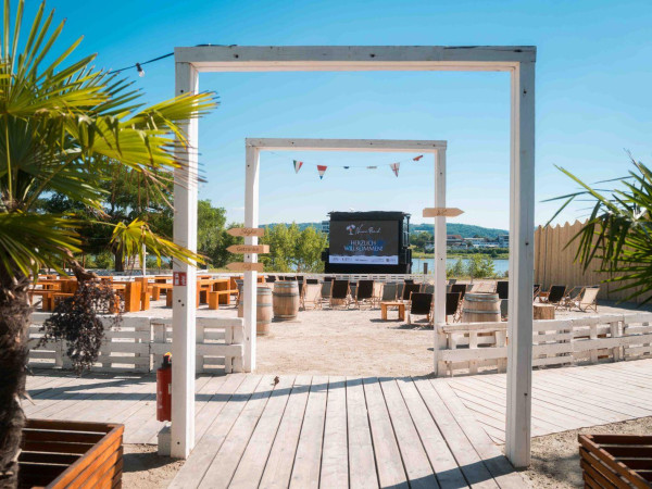 Der Neuma Beach liegt direkt am Marina Yachthafen in Neuwied.