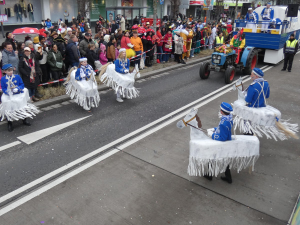 Der Preis des Lions Club Koblenz Rhein/Mosel für „alkoholfrei & Spaß dabei“ ging an die neue Gruppierung der Gülser Husaren.