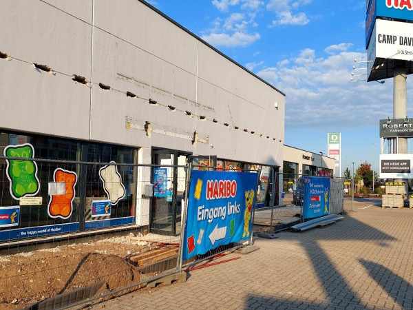 Der Verkauf bei Haribo geht weiter. 2026 zieht Starbucks in das im Umbau befindliche Gebäude mit ein.