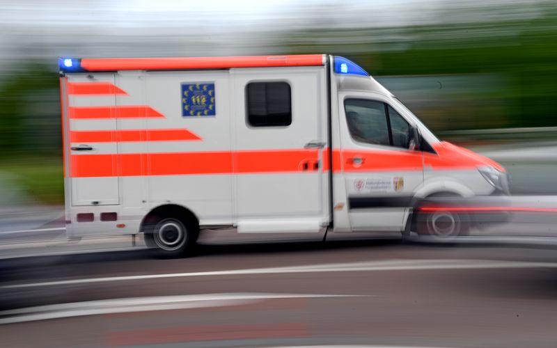 Der Verletzte Arbeiter wurde ins Krankenhaus nach Neuwied gebracht.