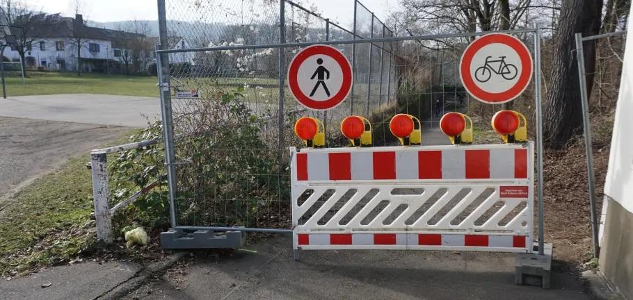 Der Wiesenweg in Horchheim bleibtgesperrt. Der Wiesenweg in Horchheim bleibtgesperrt.