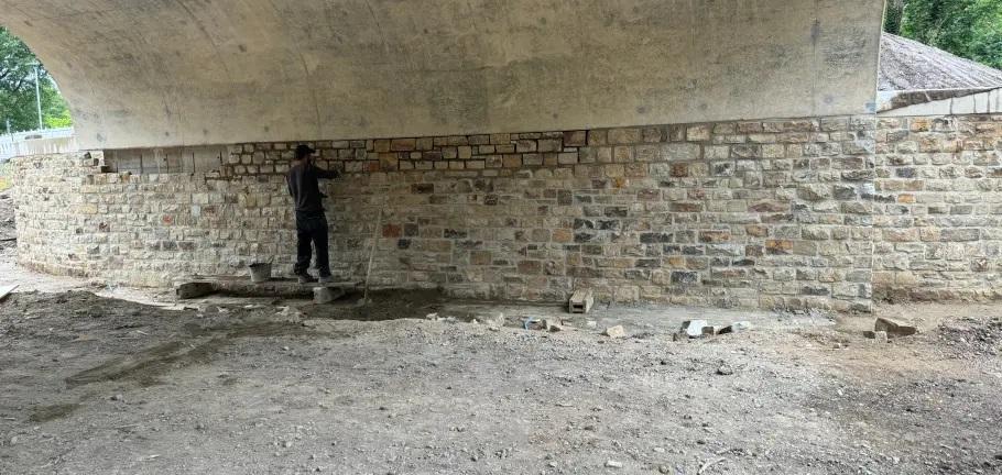 Die Bauarbeiten an der Mozartbrücke gehen weiter.