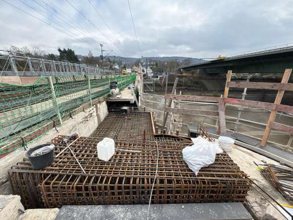 Die Baumaßnahme an der Horchheimer Eisenbahnbrücke verläuft nach aktuellem Zeitplan.