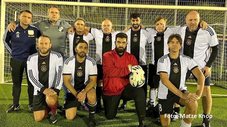Die deutsche Komiker-Nationalmannschaft mit Kapitän Matze Knop spielt seit November 2022 für soziale Zwecke.