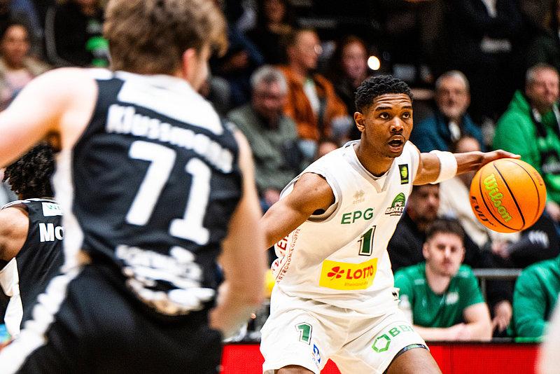 Die EPG Baskets Koblenz (am Ball) verloren jüngst in eigener Halle mit 93:95 gegen Paderborn. In zwei, drei Jahren streben sie Spitzenplätze an.