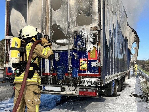 Die Feuerwehr Asbach hatten auf der A3 im Westerwald ab Dienstagnachmittag einen langen Einsatz.