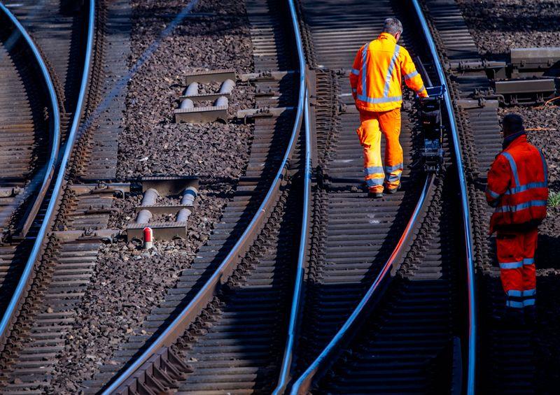 Die Modernisierungsarbeiten an der Lahntalbahn werden später fertig als geplant. (Archivbild) Die Modernisierungsarbeiten an der Lahntalbahn werden später fertig als geplant. (Archivbild)