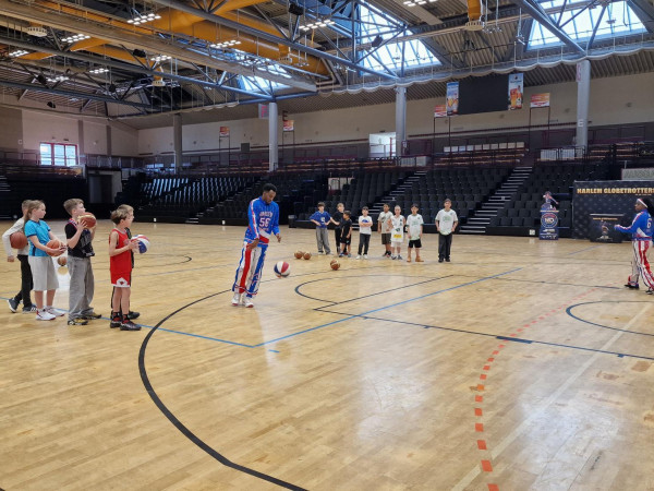 Die Nachwuchsspieler der EPG-Baskets Koblenz trainieren mit den weltberühmten Harlem Globetrotters.