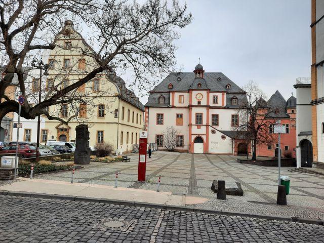 Die Parkplätze auf dem Florinsmarkt stehen zukünftig nur noch den Anwohnern zur Verfügung. Die Parkplätze auf dem Florinsmarkt stehen zukünftig nur noch den Anwohnern zur Verfügung.