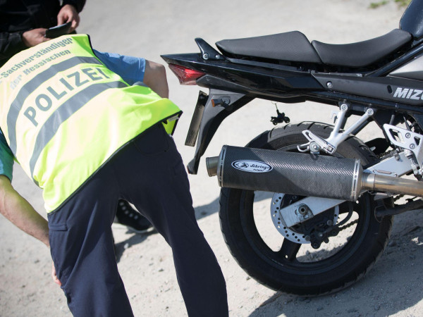 Die Polizei achtet auch auf getunte Motorräder. (Symbolbild)