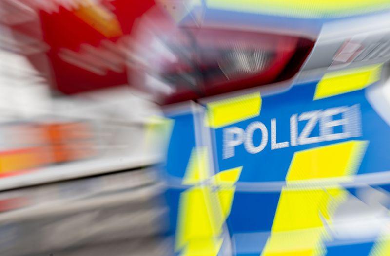 Die Polizei stoppte den Autofahrer. (Symbolbild)