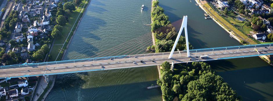 Die Raiffeisenbrücke bei Neuwied. Die Raiffeisenbrücke bei Neuwied.