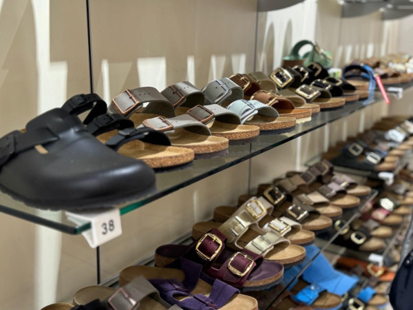 Die Schuhtrends 2025 setzen auf Komfort mit Stil.