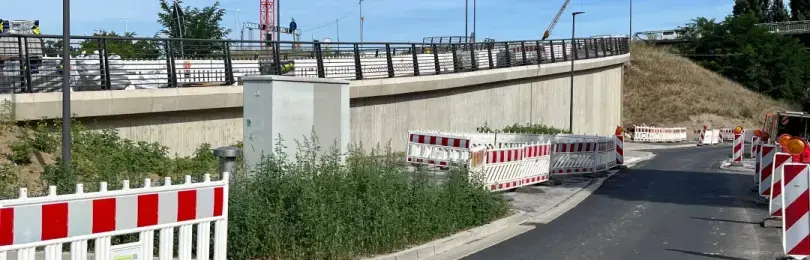 Die Südrampe der Pfaffendorfer Brücke ist fast fertig. Die Südrampe der Pfaffendorfer Brücke ist fast fertig.