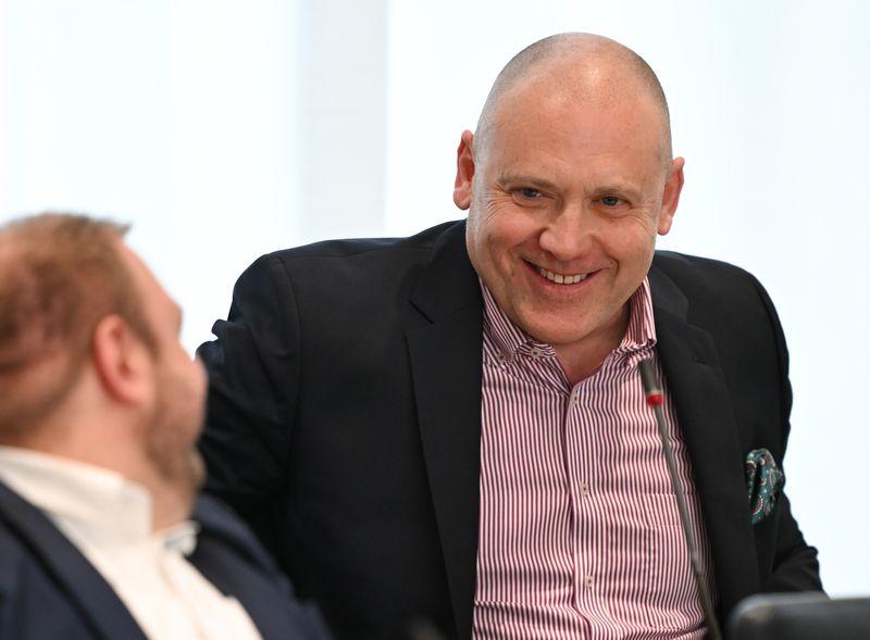 "Die Wähler in Ludwigshafen und alle jene, die auf grundsätzlichen Wandel hoffen und ihn mit der Wahl der AfD verbunden haben, sind heute um ihre Stimme betrogen worden", sagte Joachim Paul n