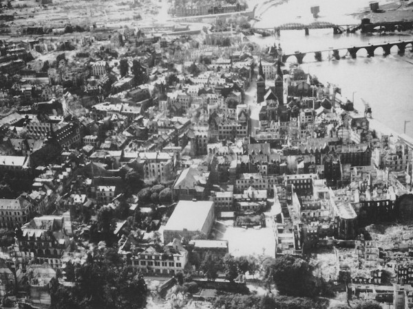 Die zerstörte Altstadt von Koblenz 1945