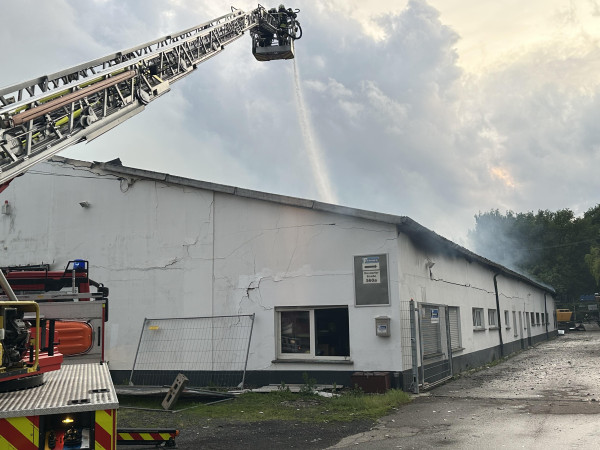 Drehleiter der Feuerwehr im Einsatz
