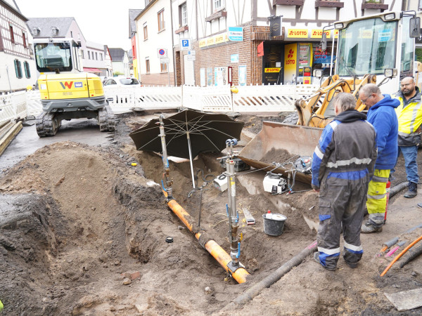 Ein Baggerunfall in Mülheim-Kärlich hat am Mittwochvormittag für einen Großeinsatz von Feuerwehr und Rettungsdienst gesorgt.