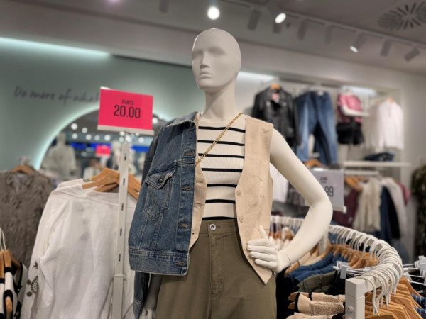 Ein weiteres Outfit von "ONLY" im Koblenzer Forum Mittelrhein