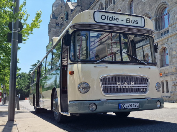 Er war Linienbus, Fahrschul-Fahrzeug und Party-Bus. Nach langer Restaurierung ist der koveb Oldie-Bus zurück in Koblenz