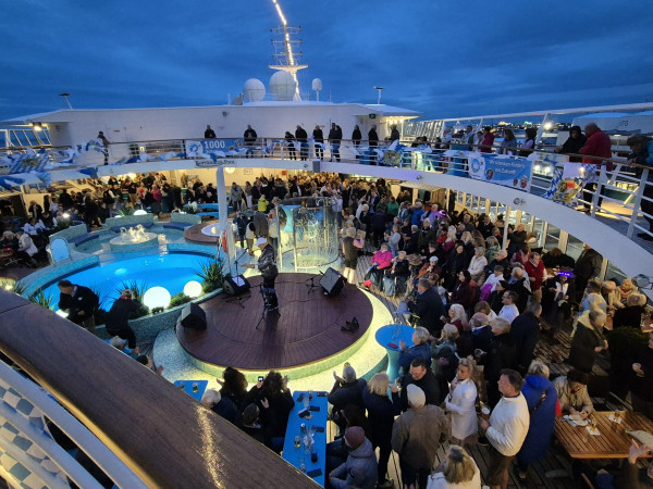 FLY & HELP feiert 1000. Schuleröffnung mit Gala auf der MS Artania