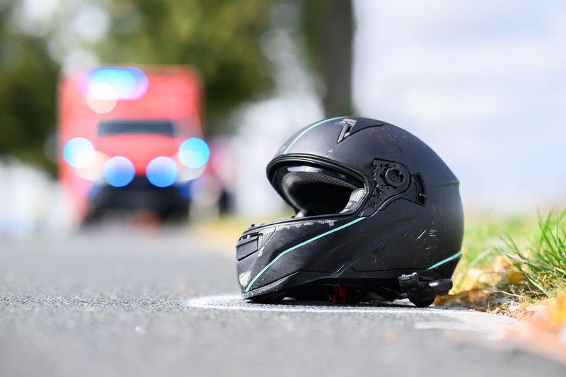 Für den Biker kam jede Hilfe zu spät. (Symbolbild) Für den Biker kam jede Hilfe zu spät. (Symbolbild)