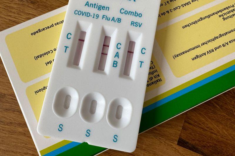 Grippe-Tests und Medikamente sind zur Zeit in Apotheken gefragt. Grippe-Tests und Medikamente sind zur Zeit in Apotheken gefragt.