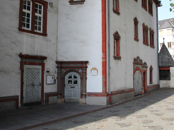 Haupteingang in Renaissance-Formen der Alten Burg (Archivbild)