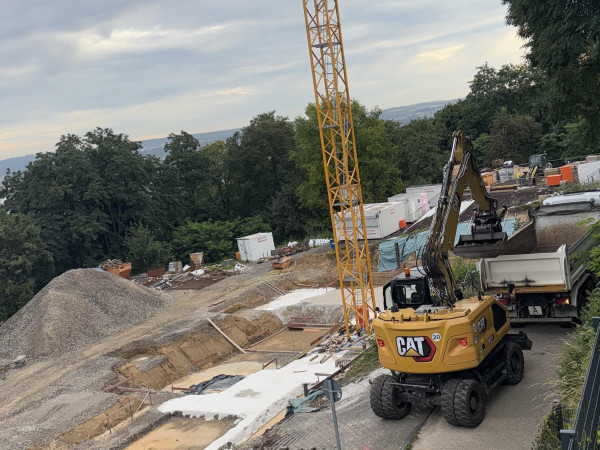 Im August 2025 liefen die Bauarbeiten an Maiblick Living noch.