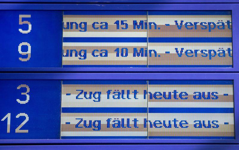 Im Bahnverkehr ist zwischen Mainz, Koblenz und Köln ist mit erheblichen Behinderungen zu rechnen. (Symbolbild)