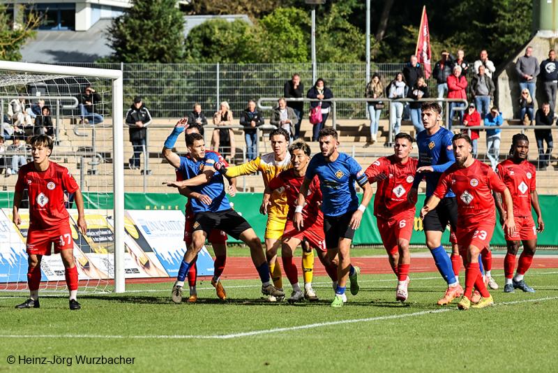 Im Duell: TuS gegen Rot-Weiss Koblenz (Archivbild)