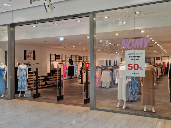 Im Modegeschäft Nomy läuft noch bis Ende September der Räumungsverkauf.