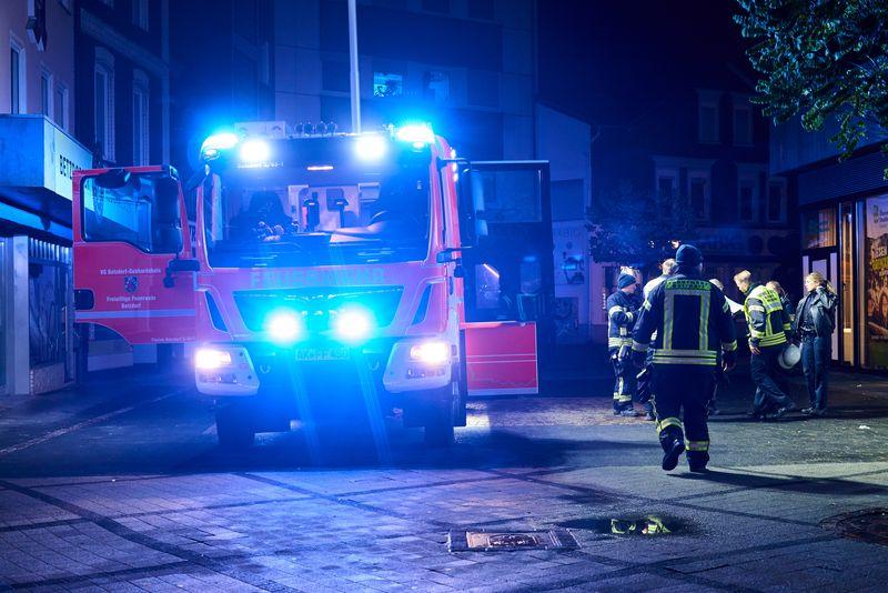 In Betzdorf ist die Feuerwehr am Abend mit einem Großaufgebot im Einsatz.