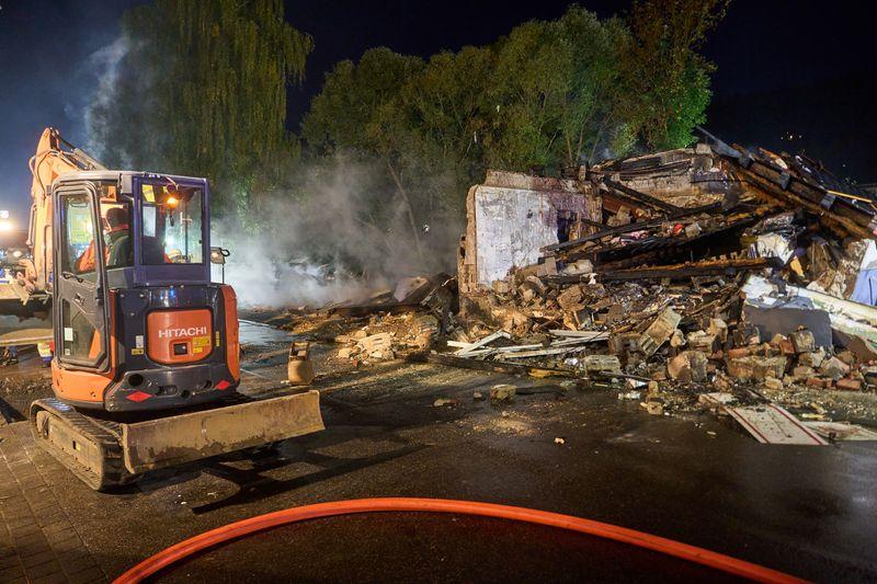 In der Betzdorfer Straße in Daaden laufen die Aufräumarbeiten. In der Betzdorfer Straße in Daaden laufen die Aufräumarbeiten.