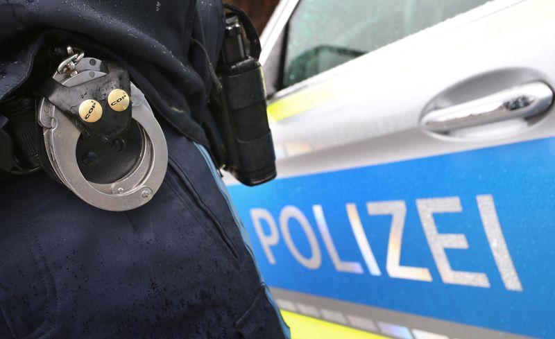 In drei Bundesländern hat die Polizei bei einer Razzia gegen Mitglieder einer mutmaßlichen Drogenbande ermittelt.