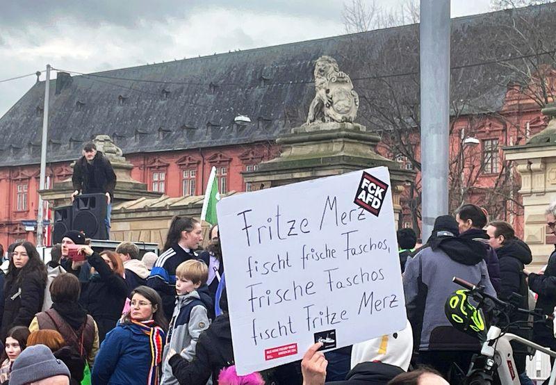 In Koblenz und anderen RLP-Städten kam es zu Demonstrationen gegen Rechts. In Koblenz und anderen RLP-Städten kam es zu Demonstrationen gegen Rechts.
