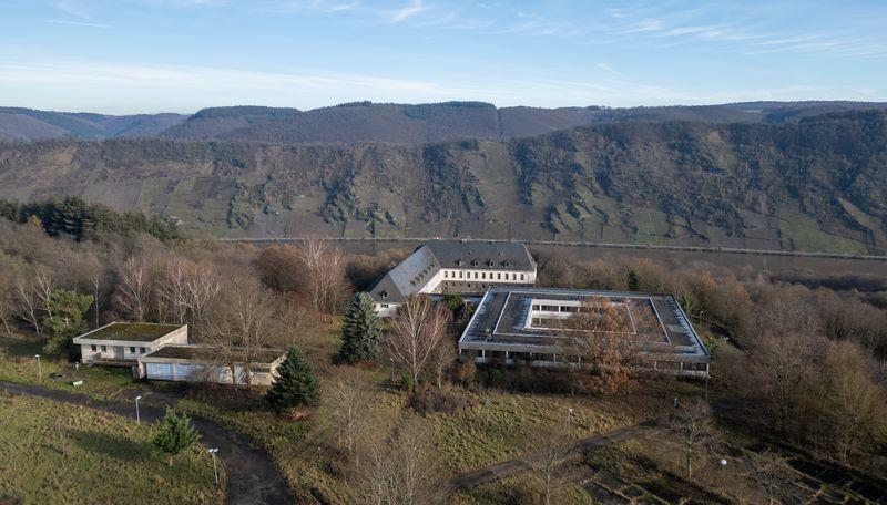 Inzwischen gibt es 47 Kaufinteressenten für den Cyberbunker in Traben-Trarbach. Inzwischen gibt es 47 Kaufinteressenten für den Cyberbunker in Traben-Trarbach.