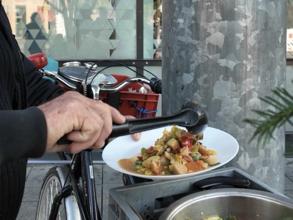 Jeden Tag gibt es bei Günter Kohrt etwas anderes zum Essen. Dieses Mal war es eine Gemüsepaella.