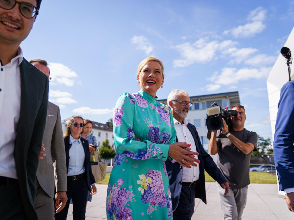 Julia Klöckner besucht den CDU-Sommerempfang in Koblenz.