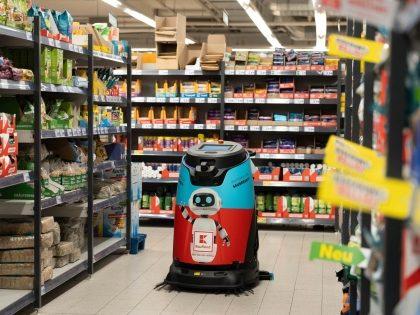 Kaufland testet derzeit in sechs Filialen den Einsatz von Reinigungsrobotern. Kaufland testet derzeit in sechs Filialen den Einsatz von Reinigungsrobotern.
