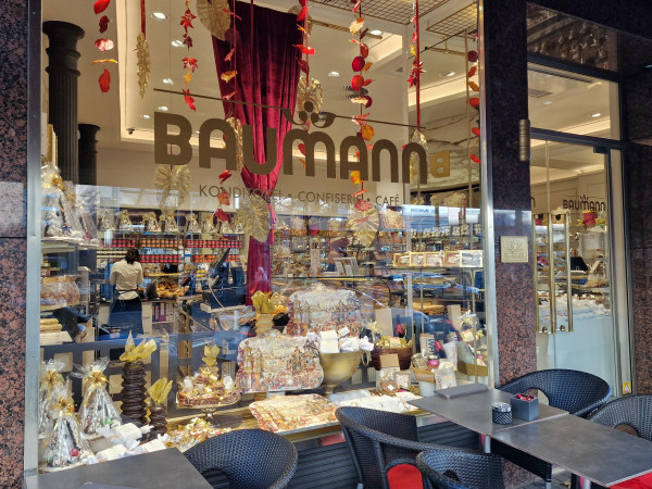 „Konditorei Café Baumann“ in der Löhrstraße 93.
