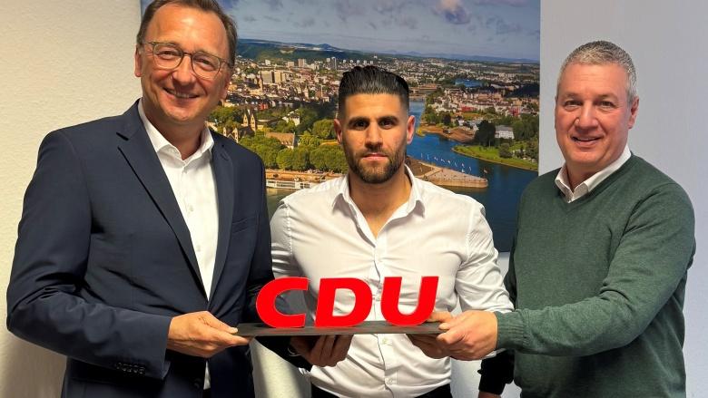 Kreisvorsitzender Josef Oster (links) und Fraktionsvorsitzender Stephan Otto (rechts) begrüßen Marlon Reinhardt als neues Mitglied in der CDU Koblenz und in der CDU-Fraktion im Koblenzer Stad Kreisvorsitzender Josef Oster (links) und Fraktionsvorsitzender Stephan Otto (rechts) begrüßen Marlon Reinhardt als neues Mitglied in der CDU Koblenz und in der CDU-Fraktion im Koblenzer Stad