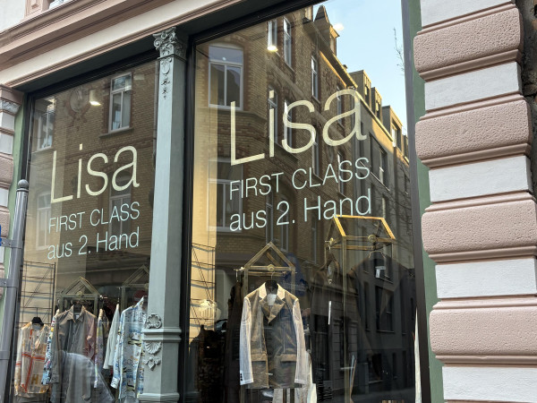 LISA- first class aus zweiter Hand befindet sich seit knapp vierzig Jahren in der Koblenzer Altstadt.