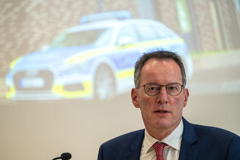 Minister Ebling präsentiert die Polizeiliche Kriminalstatistik.