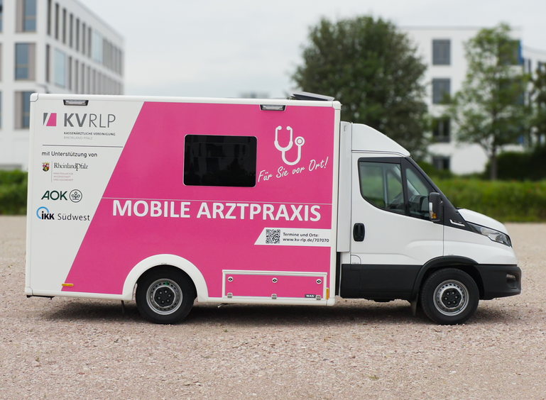Nach der Insolvenz der "MVZ Galeria Med GmbH" kommt in einigen Städten am Mittelrhein jetzt eine Mobile Arztpraxis zum Einsatz.
