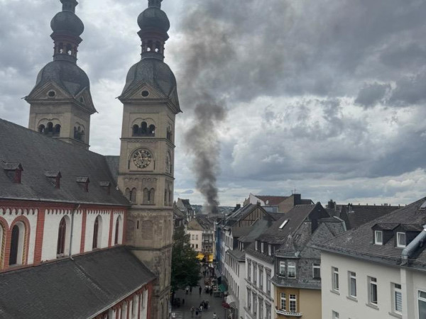 Rauchwolke über der Koblenzer Innenstadt.