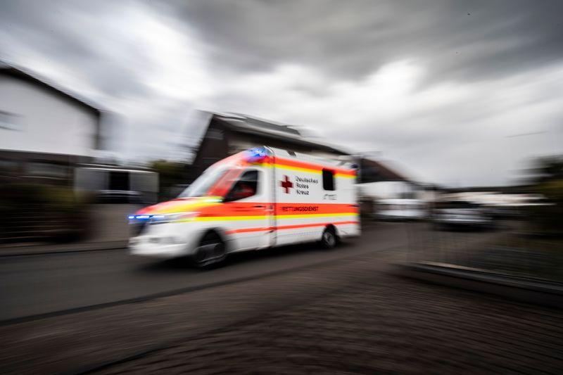Rettungsdienst und Notarzt waren im Einsatz. (Symbolbild)