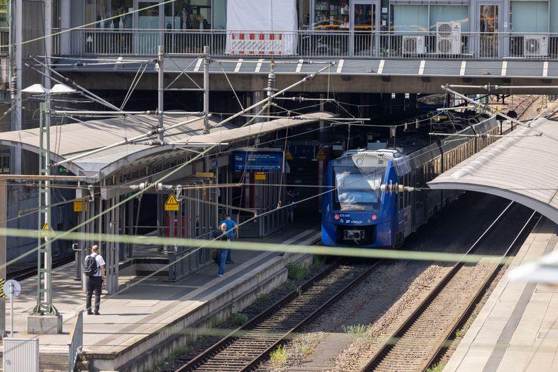 Rund um den Mainzer Hauptbahnhof wird vor und nach Weihnachten kräftig gebaut, mit erheblichen Folgen für den Zugverkehr. (Archivfoto)