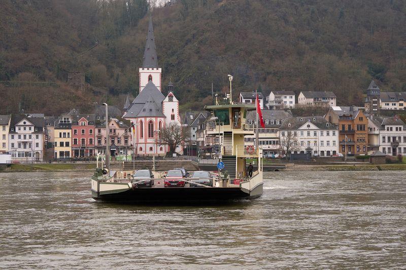 Schon lange wird über eine Brücke nahe der Loreley diskutiert. Die Fähre wurde bereits verkauft.